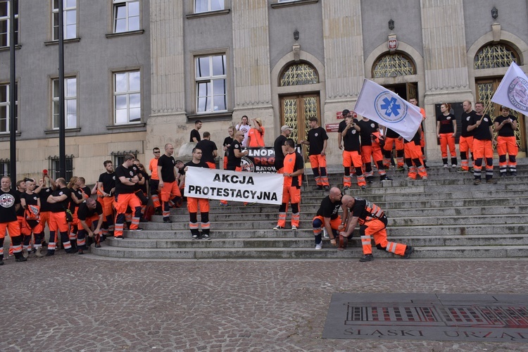 Protest ratowników medycznych w Katowicach