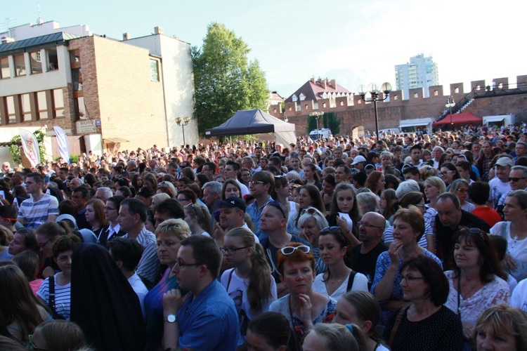 Siostra Cristina zaśpiewała w Opolu