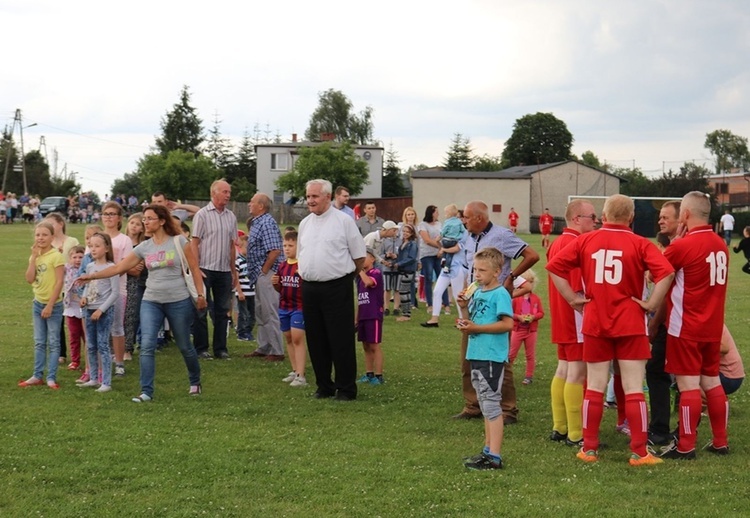 Mecz charytatywny na półkolonie