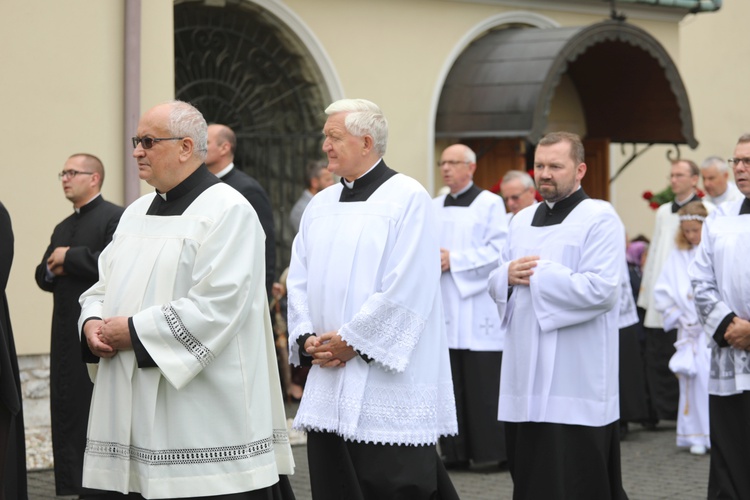 Kard. Stanisław Dziwisz w bazylice w Hałcnowie