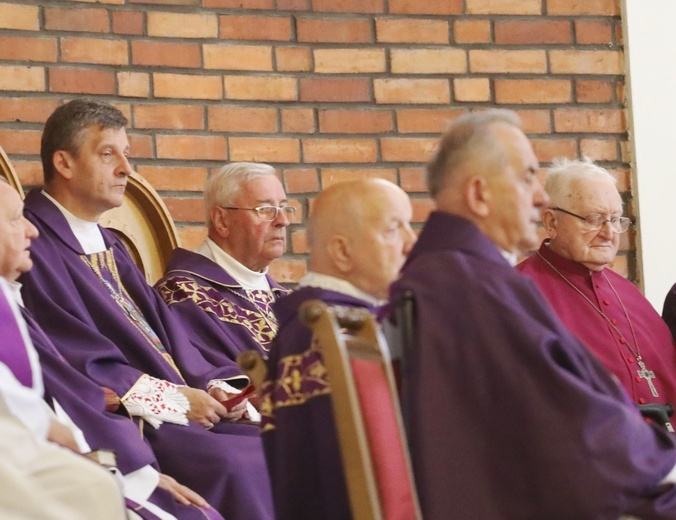 Ostatnie pożegnanie śp. ks. kan. Franciszka Janczego