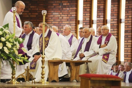 Ostatnie pożegnanie śp. ks. kan. Franciszka Janczego