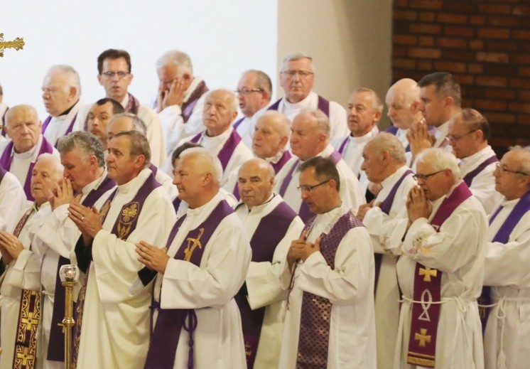 Ostatnie pożegnanie śp. ks. kan. Franciszka Janczego