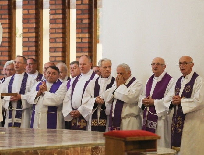 Ostatnie pożegnanie śp. ks. kan. Franciszka Janczego