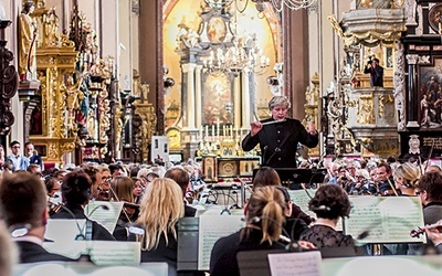 ▲	Podczas inauguracji wystąpiła Orkiestra Symfoniczna Polskiej Filharmonii Bałtyckiej  im. F. Chopina, którą dyrygował Arno Hartmann.