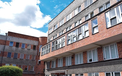 ▼	Szpital Urologiczny w Katowicach, jeden z największych w Polsce, nie znalazł się na liście opublikowanej przez Ministerstwo Zdrowia.