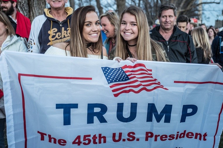 Donald Trump w Warszawie, ale również w Lublinie i Szczecinie. "Wszyscy żyjemy w Ameryce"