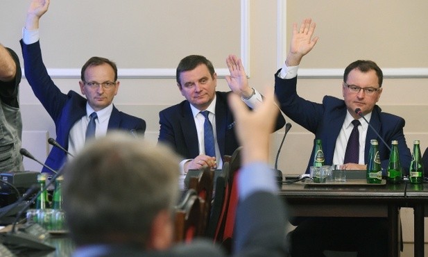 Sejmowa komisja przeciw odwołaniu ministra Błaszczaka