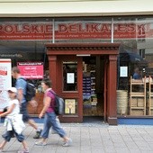 Wielu Polaków, którzy około 2000 r. zamieszkali w Wielkiej Brytanii zadomowiło się w lokalnych społecznościach i rozwinęło tam swoje interesy.