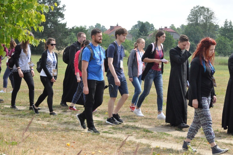 Studenci u Karoliny