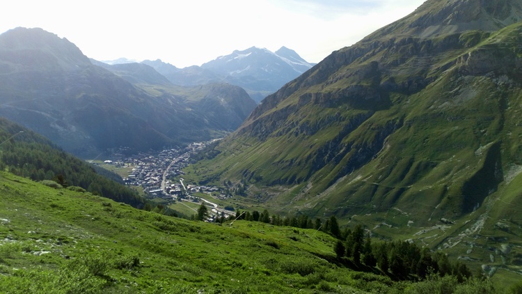 Biało-czerwoni w Val d'Isere - malowniczej dolinie w sercu Alp