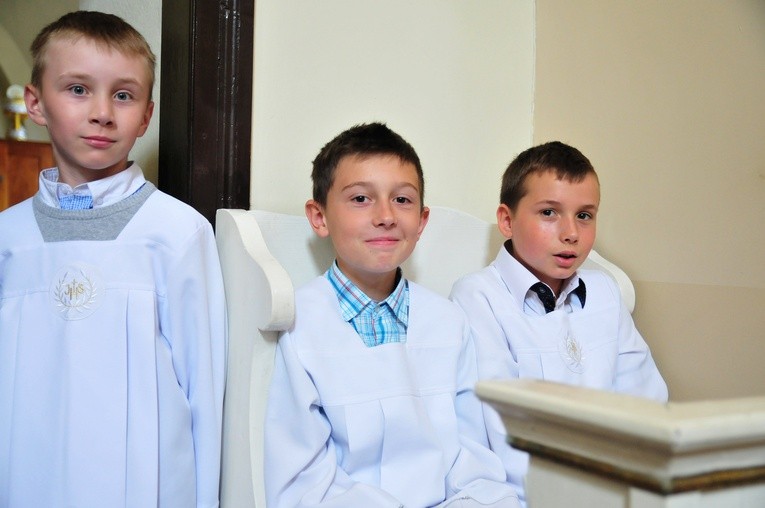 Bierzmowanie w parafii Krasienin. Świadectwo młodzieży i ich rodzin