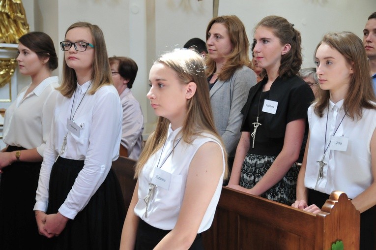 Bierzmowanie w parafii Krasienin. Świadectwo młodzieży i ich rodzin