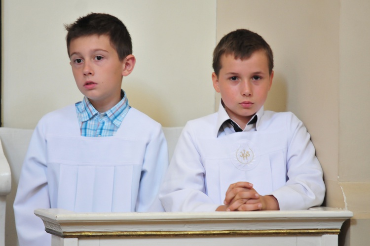 Bierzmowanie w parafii Krasienin. Świadectwo młodzieży i ich rodzin