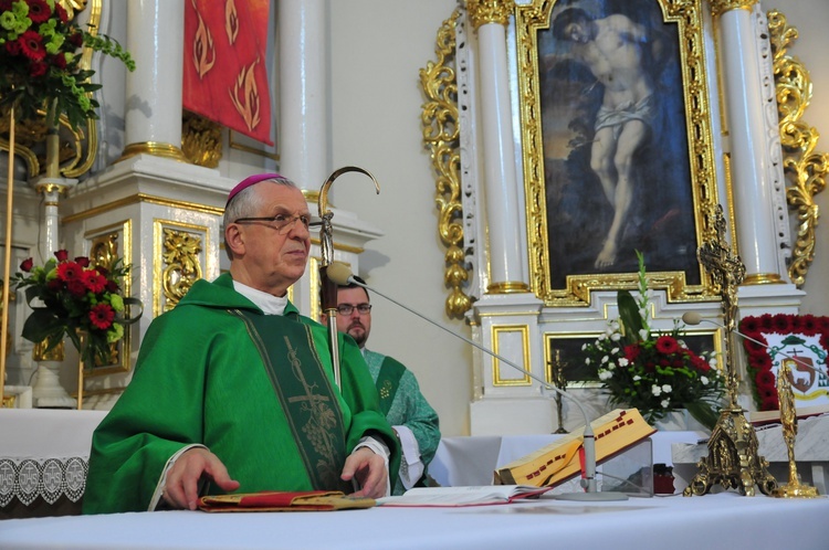 Bierzmowanie w parafii Krasienin. Świadectwo młodzieży i ich rodzin