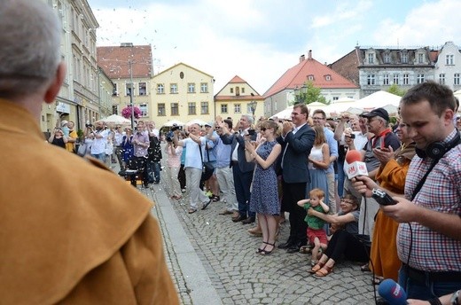 Oczekiwanie na tarnogórskim rynku 