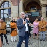 Oczekiwanie na tarnogórskim rynku 