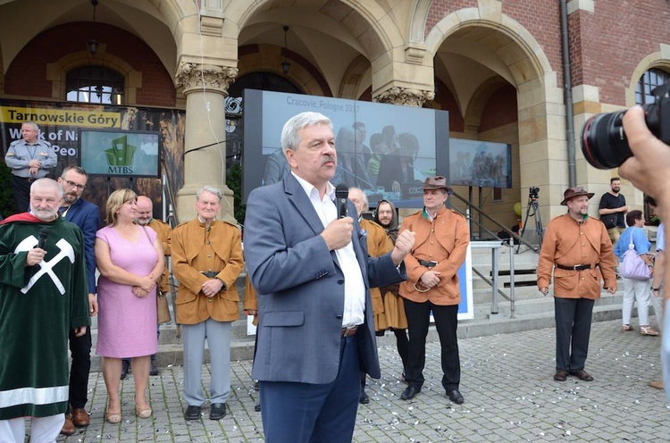 Oczekiwanie na tarnogórskim rynku 