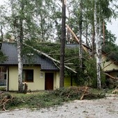 Po nocnych burzach brak prądu, zalane budynki