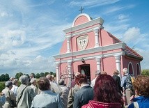 ▲	Kaplicę poświęcił biskup senior Paweł Cieślik.