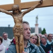 ▲	Pielgrzymi z Ruchu Trzeźwości modlili się podczas Mszy św.  i w czasie Drogi Krzyżowej. 