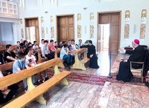 Nie ma chyba owocniejszego rozpoczęcia wakacji  niż na kolanach przed Bogiem.