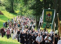 ▲	Obchody kalwaryjskie to główne wydarzenie ku czci Wniebowzięcia NMP.