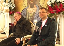 Bp Piotr Turzyński i ks. Wojciech Wojtyła podczas spotkania na Jasnej Górze.