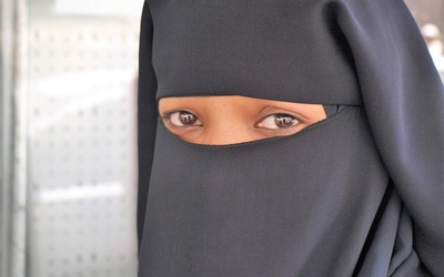 ETPC zatwierdził zakaz noszenia ubioru zakrywającego twarz w Belgii
