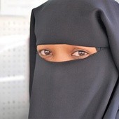 ETPC zatwierdził zakaz noszenia ubioru zakrywającego twarz w Belgii