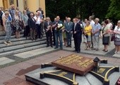 Po Mszy św. druga część uroczystości odbyła się przy Grobie Nieznanego Żołnierza przed kościołem garnizonowym
