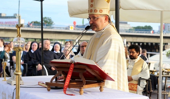 Bp Muskus: Dajmy sygnał, że los cierpiących nie jest nam obojętny