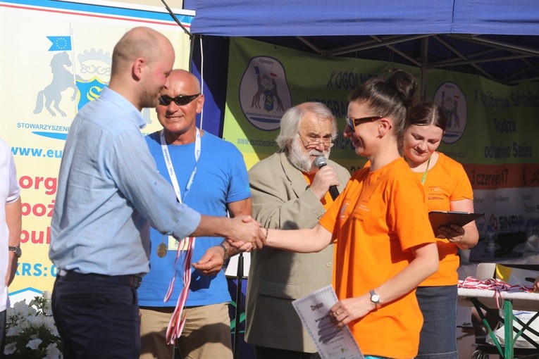 Medale i nagrody odebrali uczestnicy jubileuszowych zawodów w Łodygowicach