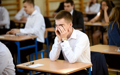 Większość maturzystów miała problemy z przebrnięciem przez egzamin z WOS.