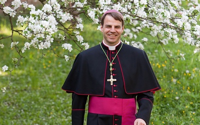 Niemiecki biskup broni charyzmatycznej wspólnoty młodych