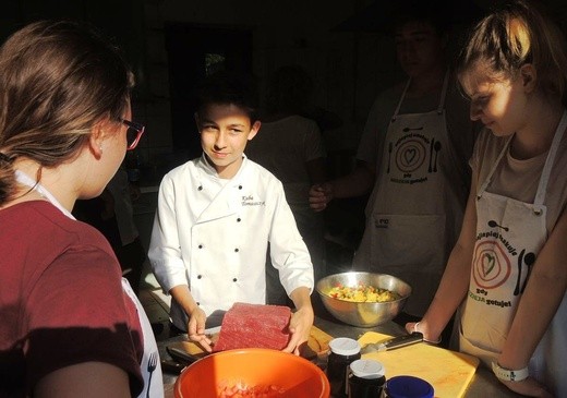 Warsztaty kulinarne z Kubą Tomaszczykiem w "Nadziei"