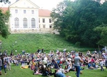 Kino pod chmurką