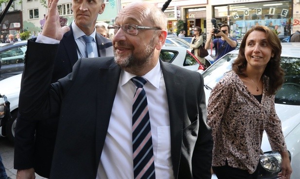 Schulz chce karać państwa odmawiające przyjęcia uchodźców