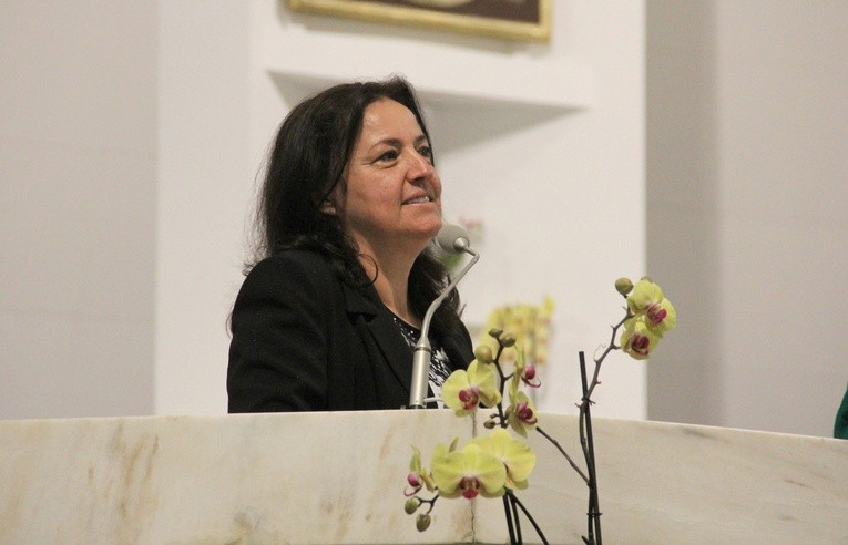 Myrna Nazzour nazywa siebie listonoszem, który ma doręczyć "list od Boga" ludziom na całym świecie - przesłanie jedności
