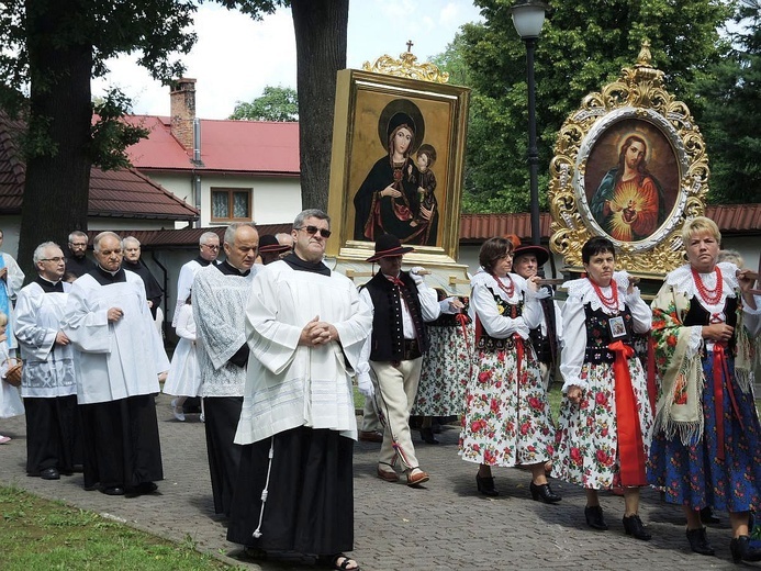 Odpust w Rychwałdzie z monstrancją fatimską