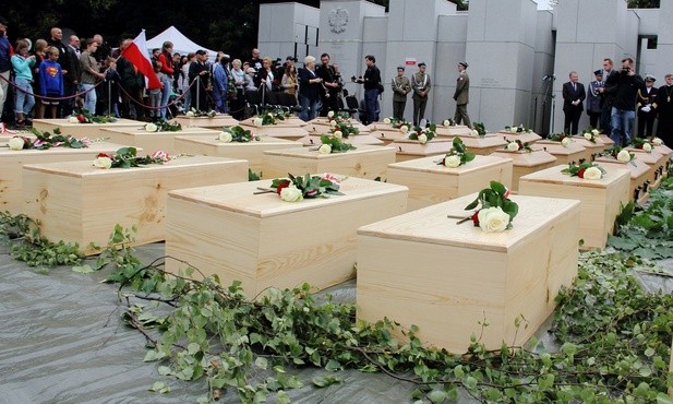 "Kończą się tragiczne dzieje powązkowskiej Łączki"