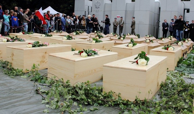 "Kończą się tragiczne dzieje powązkowskiej Łączki"