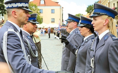 Podczas święta wręczono odznaczenia resortowe i akty nominacyjne na kolejne stopnie.