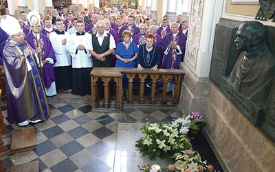 ▲	Arcybiskup został pochowany w katedrze radomskiej.