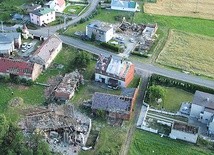 Widok z góry pokazuje, jakie szkody wyrządził żywioł.