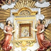▲	W ołtarzu znajduje się kopia rzymskiej Santa Maria Maggiore.
