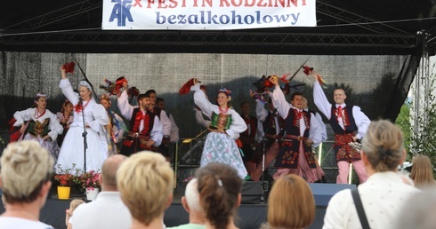 Na scenie  zagościły zespoły regionalne...