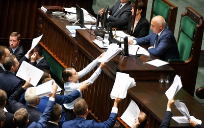 Burzliwe obrady w Sejmie we wtorek, ponad tysiąc poprawek