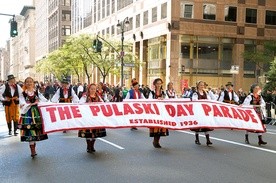 W pierwszą niedzielę października na 5. Alei w Nowym Jorku odbywa się największa w USA parada Pułaskiego.