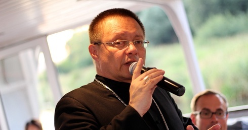 Otworzyć drzwi obcemu